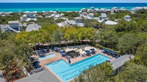 Pool - Directly Across From the Beach in Seaside + 2 Adult Bikes! (Santa Rosa Beach)