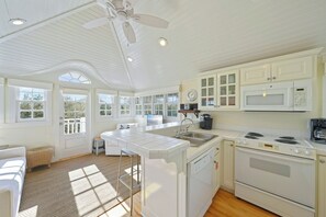 Fridge, microwave, oven, stovetop - Directly Across From the Beach in Seaside + 2 Adult Bikes! (Santa Rosa Beach)