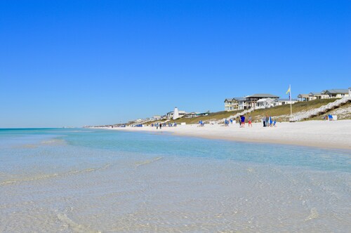 Directly Across From the Beach in Seaside + 2 Adult Bikes!