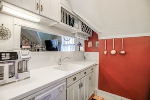 Microwave, stovetop, dishwasher, coffee/tea maker
