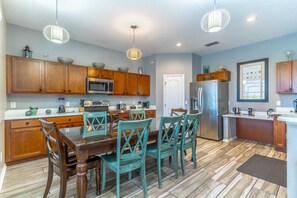 Fridge, microwave, oven, stovetop - Enchanted Family Oasis, Pool & Toy Story Game Room (Davenport)