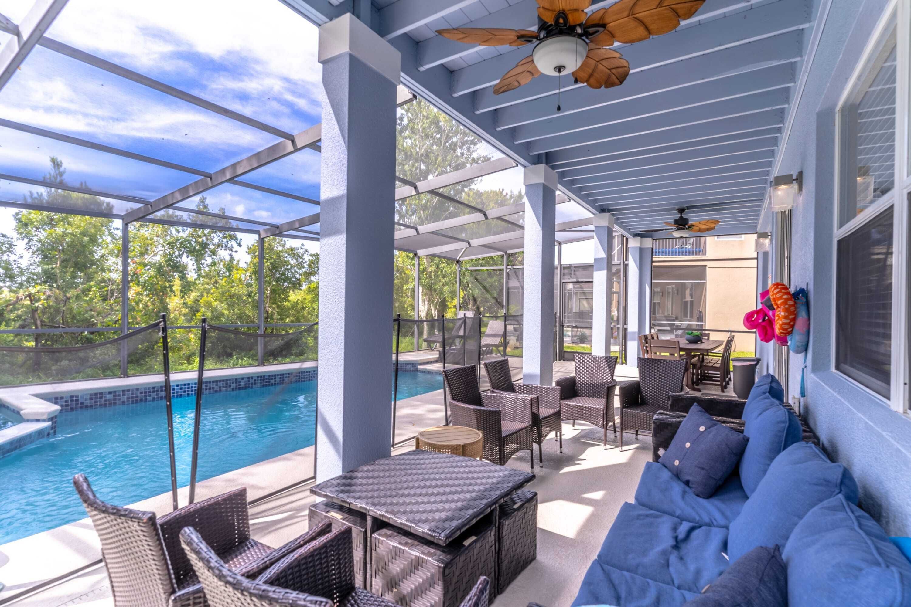 Utendørsbasseng og et oppvarmet basseng