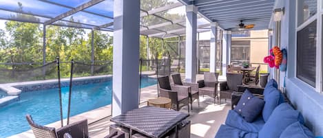 Utendørsbasseng og et oppvarmet basseng