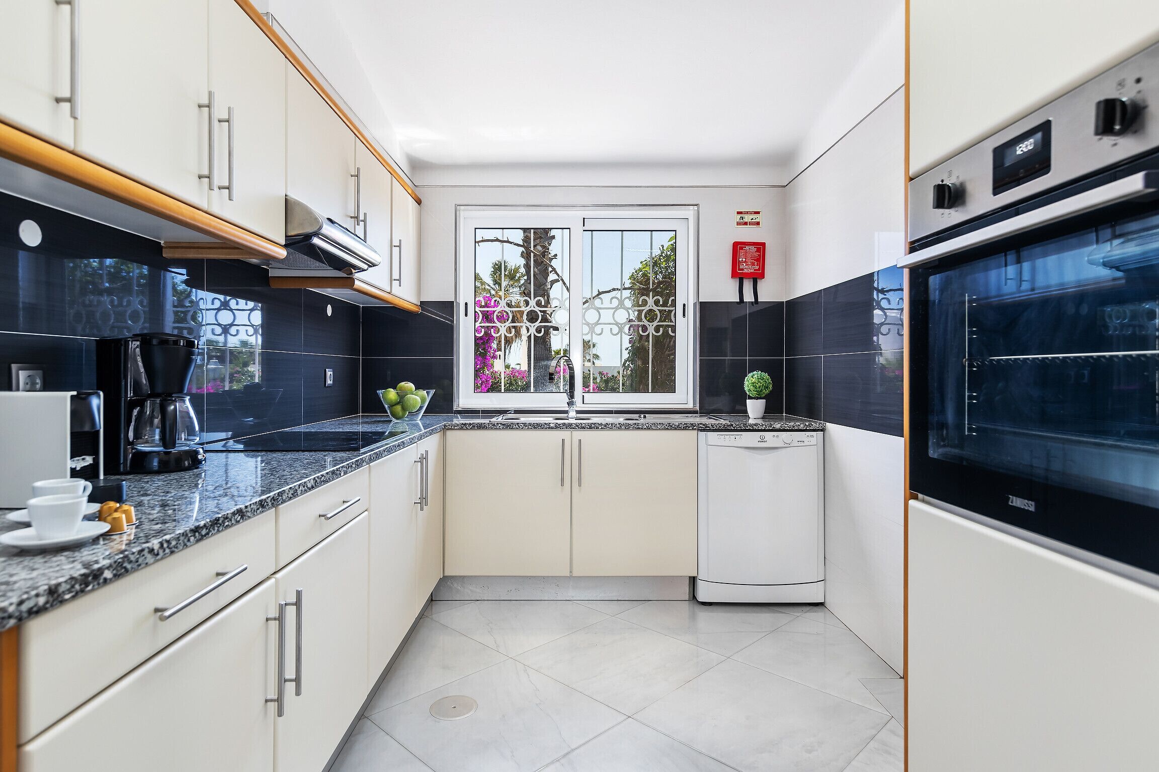 Réfrigérateur, micro-ondes, four, lave-vaisselle