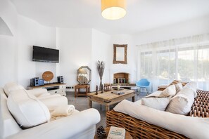 LCD TV, fireplace, DVD player - Villa Eva OCV - Private Pool and Games Room (Albufeira)