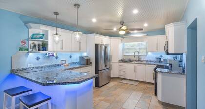 Private Pool | 3 Mins to Welches Beach | BBQ