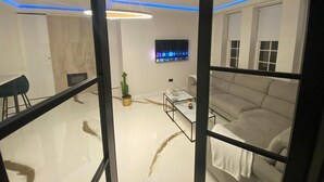 Căn hộ, 1 giường cỡ queen | 1 phòng ngủ, bàn ủi/dụng cụ ủi quần áo 