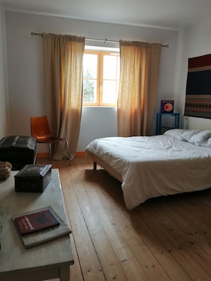 4 chambres, fer et planche à repasser, Wi-Fi