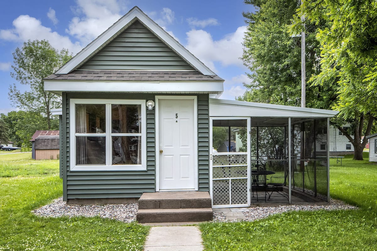 Cabin, 1 Bedroom | 2 bedrooms, individually furnished, free WiFi, bed sheets