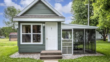 Cabin, 1 Bedroom | Individually furnished, free WiFi, bed sheets