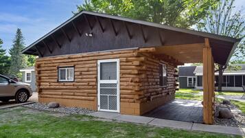 Cabin, 1 Bedroom | Individually furnished, free WiFi, bed sheets