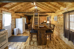 Cabin, 1 Bedroom | In-room dining
