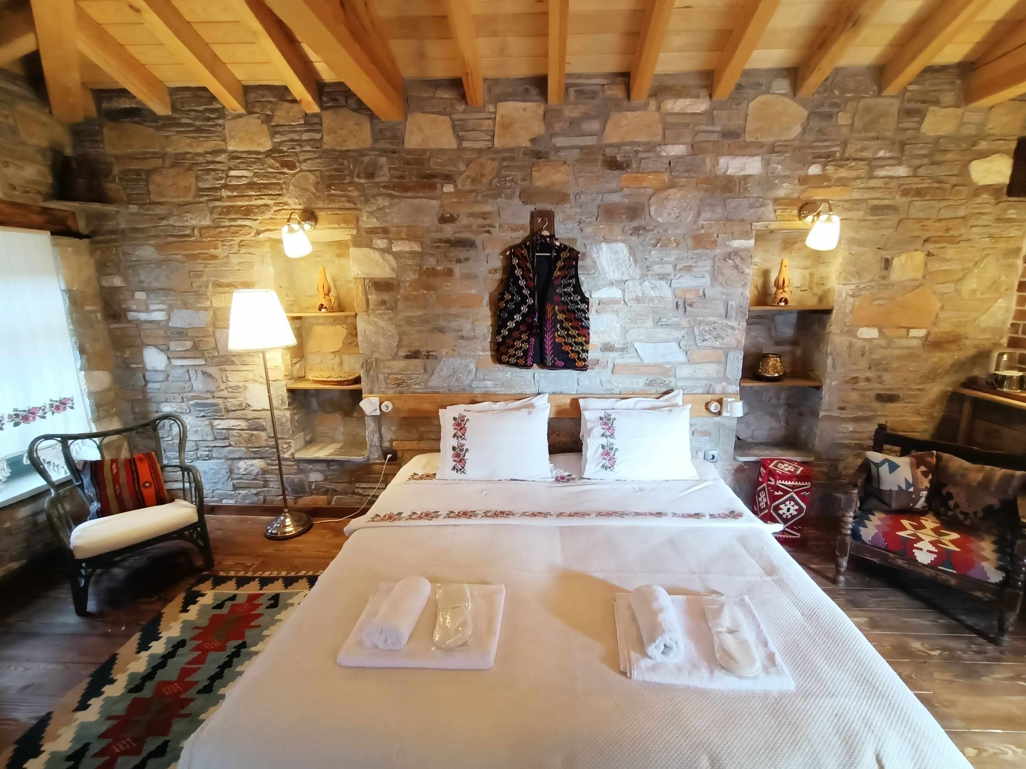 Deluxe Quadruple Room, Mountain View | Egyptian cotton sheets, premium bedding, minibar, in-room safe