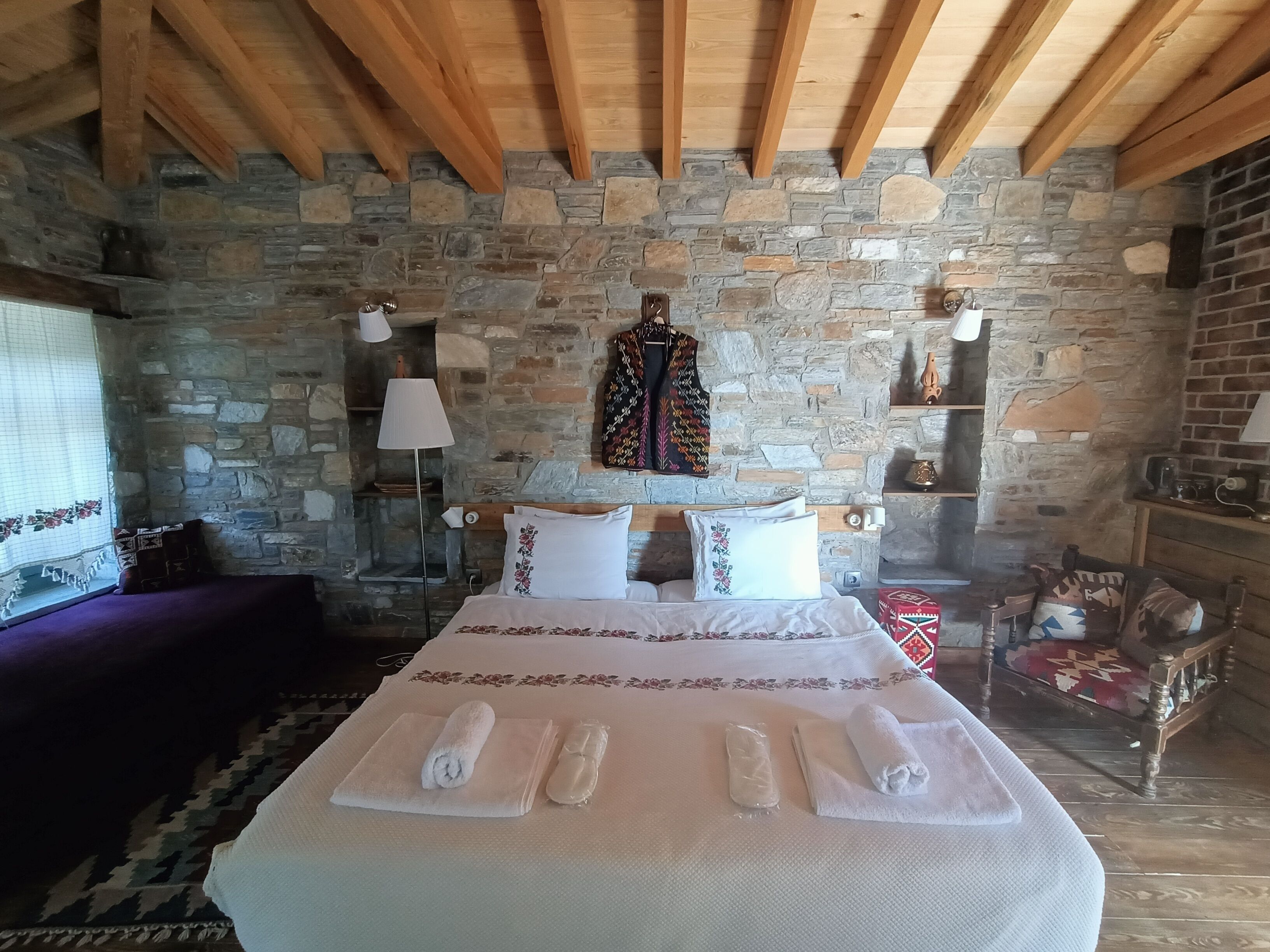 Deluxe-Vierbettzimmer, Bergblick | Bettwäsche aus ägyptischer Baumwolle, hochwertige Bettwaren, Minibar