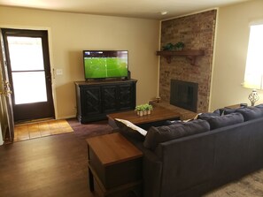 Interior - Economy near Baptist Hospital, 2 Bedroom Condo #202 (Oklahoma City)