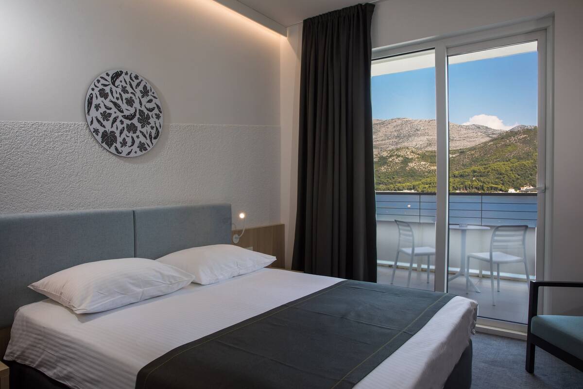 Premium Double Room, Sea View | In-room safe, blackout curtains, free WiFi