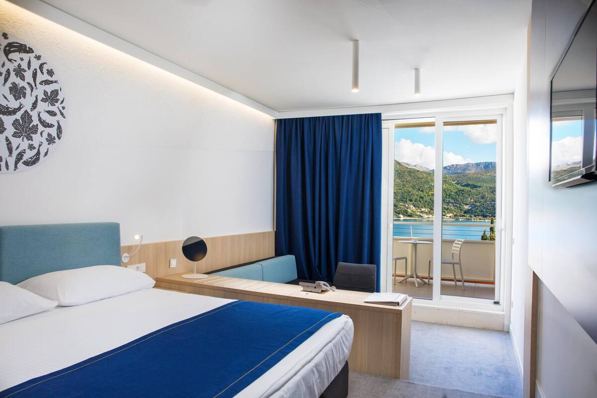 Superior Double or Twin Room, Sea View | In-room safe, blackout curtains, free WiFi