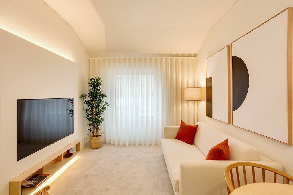 TV, Netflix, streaming services, offices