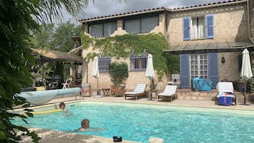 Piscine extérieure, piscine chauffée