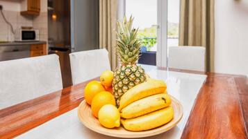 House (Four Bedroom Holiday Home with Swimmi) | Interior