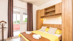 Hus (Four Bedroom Holiday Home with Swimmi) | 4 soverom, strykejern/-brett, barnesenger og wi-fi