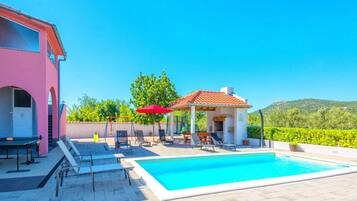 Hus (Four Bedroom Holiday Home with Swimmi) | Udendørsområde