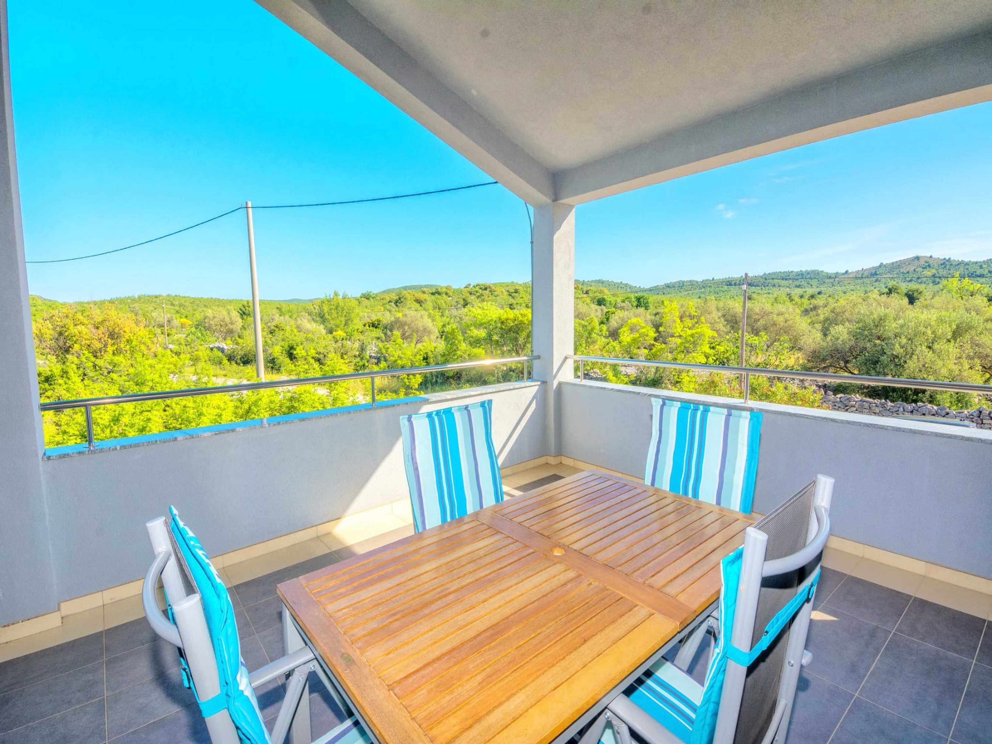 House (Four Bedroom Holiday Home with Swimmi) | Terrace/patio