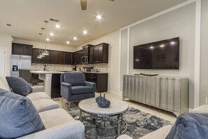 TV, ping pong - 10 BR LUXURY MANSION no rear neighbors on XL cornerlot PRIVACY at Windsor Island (Davenport)