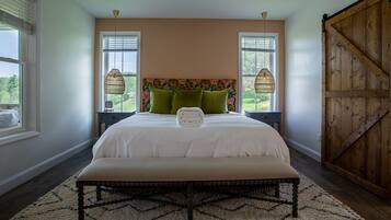 4 bedrooms, iron/ironing board, WiFi, bed sheets