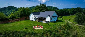 Brackens View Retreat | Modern Mountain Farmhouse on 2.5 Acres