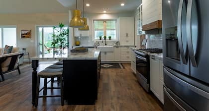Brackens View Retreat | Modern Mountain Farmhouse on 2.5 Acres