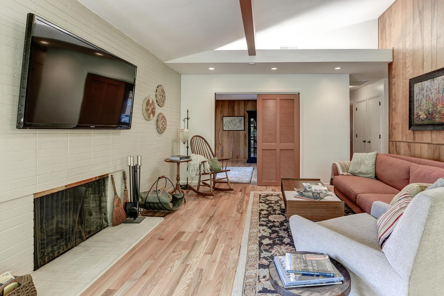 Fairway Harmony: Peaceful Home Near Hendersonville with Golf Course Views and Hot Tub!