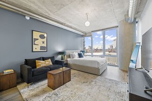 Studiosuite – basic | Allergitestet sengetøy, skrivebord for bærbar PC og lydisolert