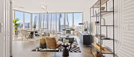 3 Bedroom Sky Presidential Suite | 1 sovrum, allergitestade sängkläder och arbetsyta för laptop