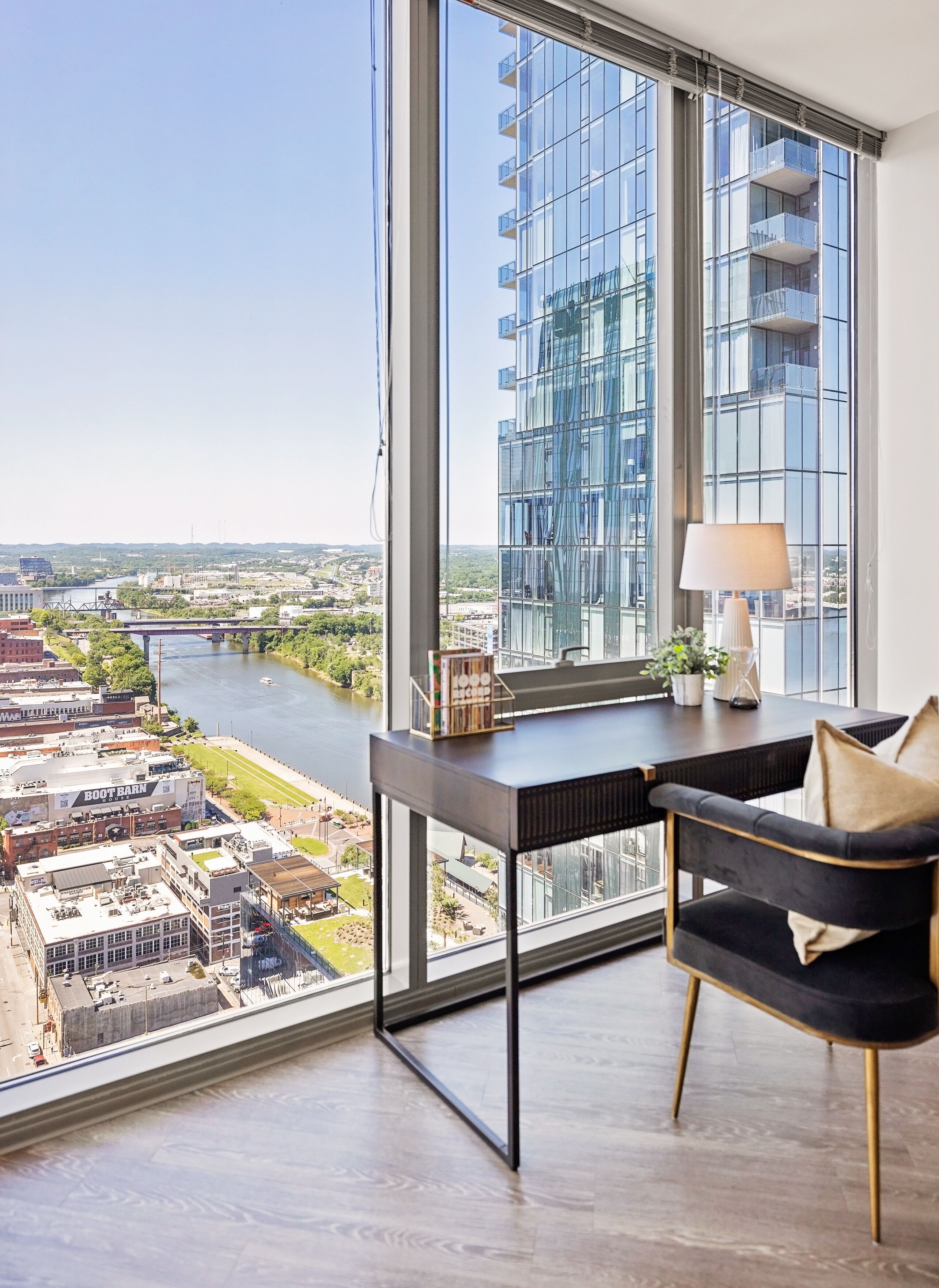 3 Bedroom Sky Presidential Suite | 防过敏的被褥、笔记本电脑工作区、隔音、熨斗/熨衣板