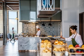 Desayuno buffet todos los días (con cargo)
