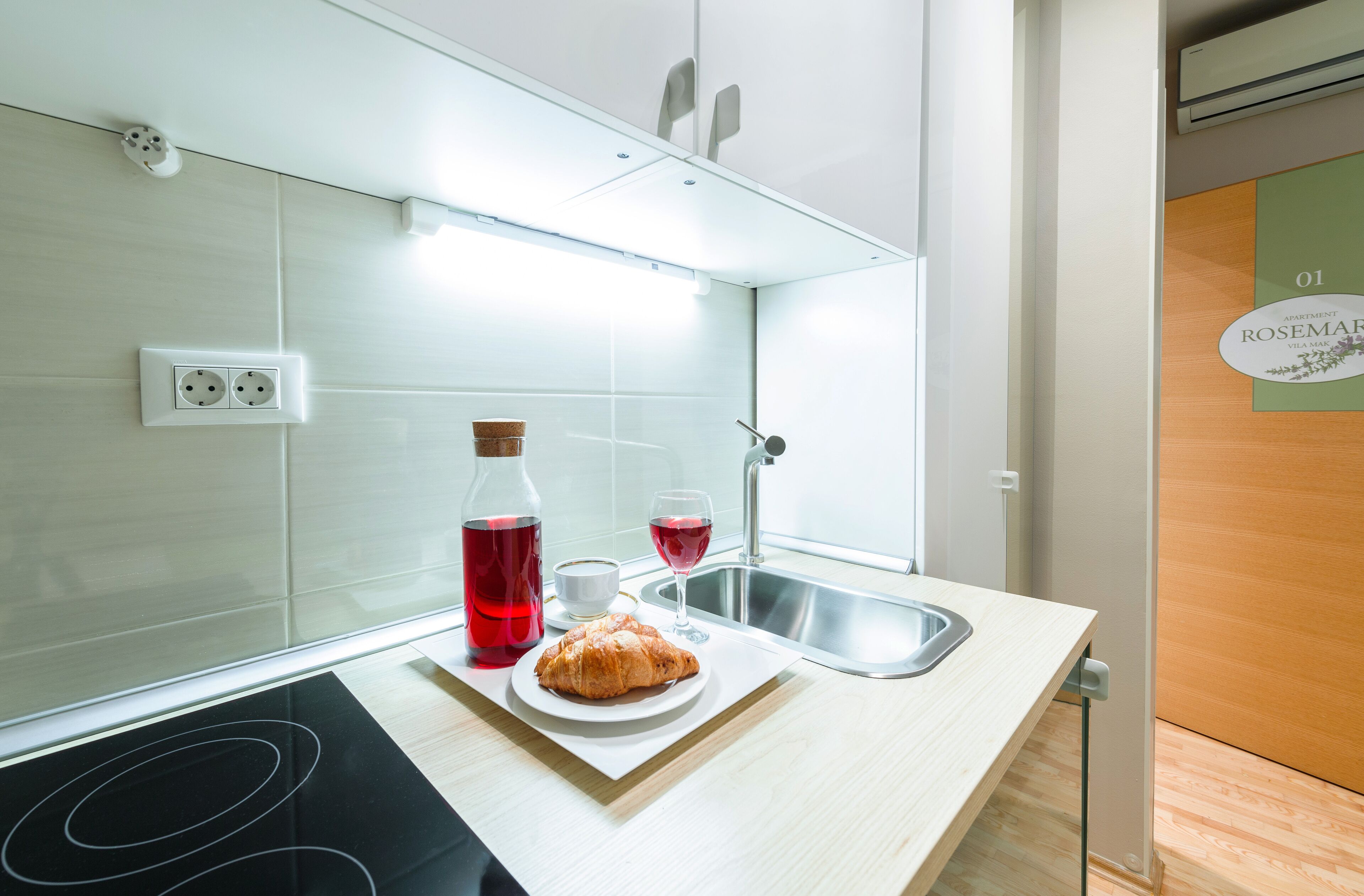 Full-size fridge, microwave, stovetop, coffee/tea maker