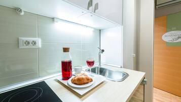 Full-size fridge, microwave, stovetop, coffee/tea maker