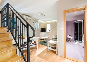 公寓, 1 间卧室 | 起居区 | 107-厘米纯平电视 （配备有线频道）、电视