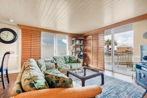 Smart TV - ⭐Gulf & Sound View-Corner Wraparaound Balcony-Pool-Tennis-2BR Tristan Towers 1B⭐ (Pensacola Beach)