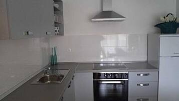 Apartemen (Two Bedroom Apartment with Balcony an) | Dapur pribadi | Lemari es