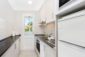 Kühlschrank, Mikrowelle, Ofen, Geschirrspüler