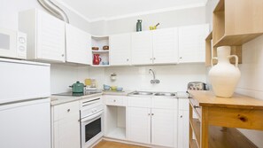 Fridge, microwave, oven, coffee/tea maker