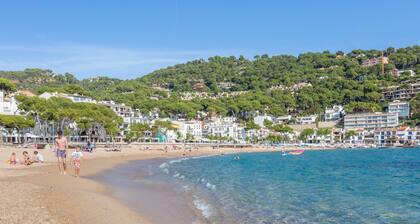 1MARIA AT - Attic flat with terrace located 350m from the beach of Calella de Palafrugell