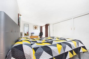 2 chambres, fer et planche à repasser, accès Internet