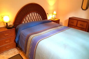 2 bedrooms, iron/ironing board, WiFi