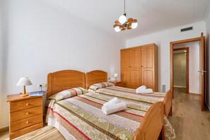 2 Schlafzimmer, Bügeleisen/Bügelbrett, kostenloses WLAN