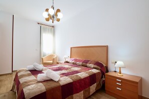 2 habitaciones, tabla de planchar con plancha y wifi gratis 