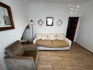 TV - 1SICA 01 - Spacious and modern fully renovated apartment located just 100m from the beach of Llafranc (Llafranc)
