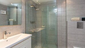 Shower - 1ROT 02 - Lovely modern style apartment a few minutes' walk from the quiet beach of Calella de Palafrugell (Calella de Palafrugell)